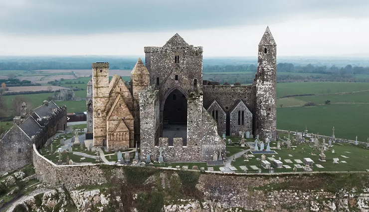 प्राकृतिक व मानव निर्मित सुन्दरता से ओतप्रोत है आयरलैण्ड, वहाँ बसने पर सरकार देगी 71 लाख रुपये tourist places ireland,top attractions ireland,best places to visit in ireland,must-see destinations ireland,famous landmarks ireland,ireland travel guide