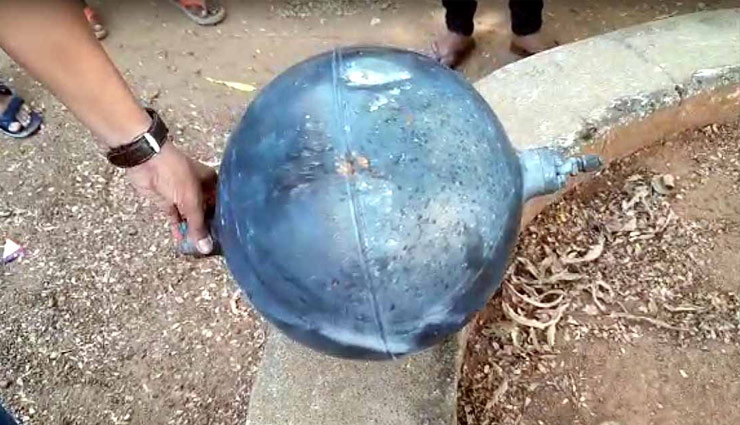 उल्कापिंड नहीं न्यूजीलैंड से दागे गए Electron रॉकेट के टुकड़े चंद्रपुर में गिरे, तस्वीरें