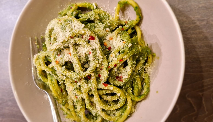 Recipe- Easy To Make Creamy Avocado and Rocket Pasta