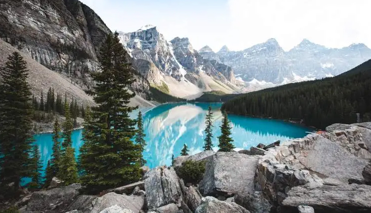 tourist places in canada,must-visit destinations in canada,best places to visit in canada,top tourist spots in canada,canada travel destinations,explore canada attractions,canadian tourist hotspots,unmissable places in canada,canada top travel destinations,popular tourist places in canada