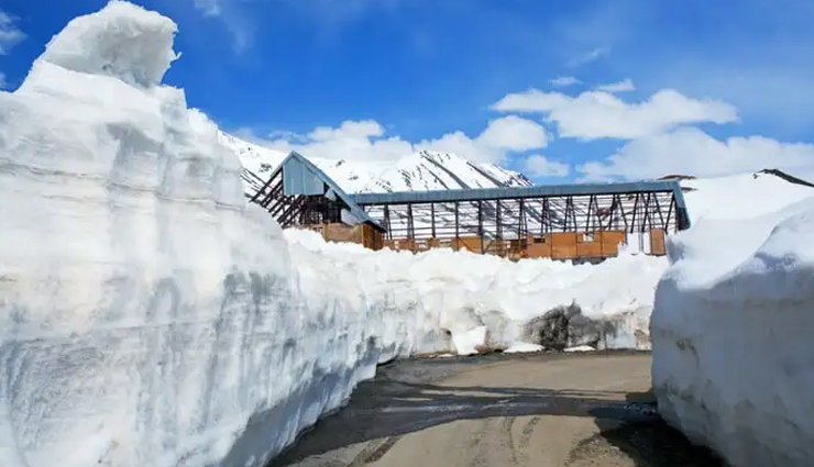 manali hill station,top tourist attractions in manali,best places to visit in manali,manali sightseeing guide,things to do in manali,famous landmarks in manali,rohtang pass,solang valley,hadimba temple,manu temple,vashisht hot springs,beas river,adventure activities in manali,skiing in manali,trekking in manali,camping in manali,manali weather,travel tips for visiting manali