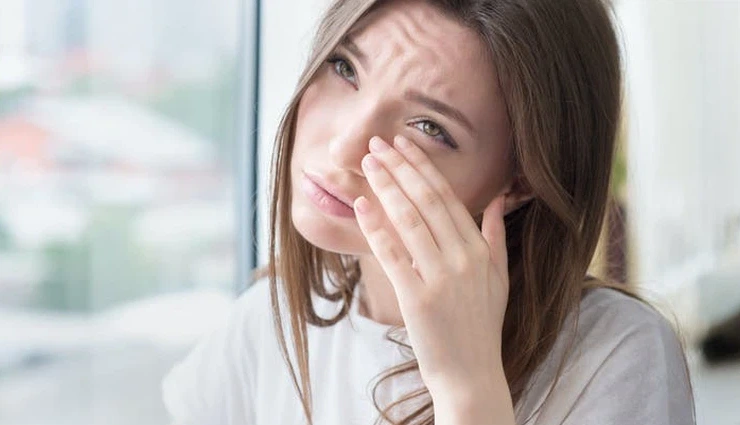 how to remove dust from eyes,get rid of dust in eyes,natural ways to clean eyes,eye irritation from dust,prevent eye infections,flush dust from eyes,safe eye cleaning methods,dust in eyes remedies,remove foreign particles from eyes,protect eyes from dust