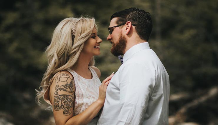 इन तरीकों से कराए पार्टनर को अपनेपन का एहसास, मजबूत होगा रिश्ता, आएगी नजदीकियां