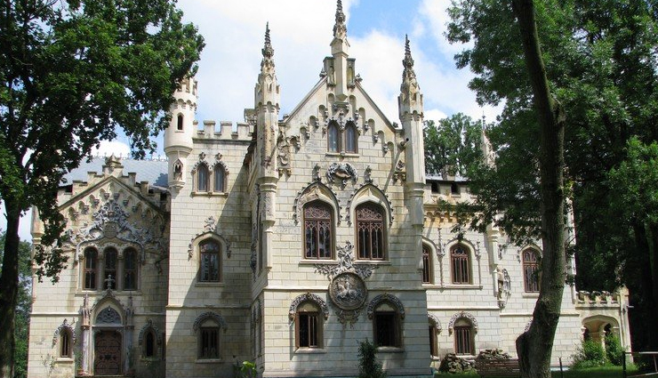 castles to visit in romania,romania,famous castles