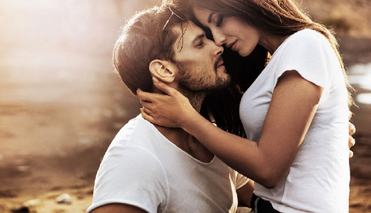 signs of romantic attraction,identifying romantic interest,signals of romantic liking,indications of romantic connection,clues of mutual attraction,recognizing romantic chemistry,major signs of liking someone,gestures of romantic interest,body language of romantic attraction,emotional signs of romantic affection