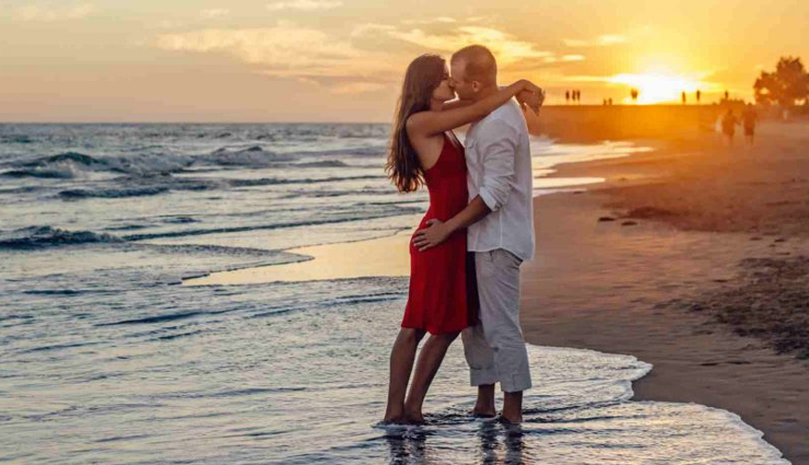 romantic signs,signs he is interested in you,relationship tips,dating tips,couple tips