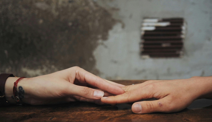 13 Best Ways To Connect With Your Lover Through Romantic Touches
