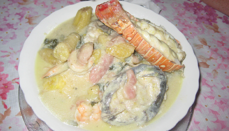 traditional colombian dishes,bandeja paisa,lechona,ajiaco,sancocho,changua,arepas,fritanga,hormigas culonas,tamales,rondon,travel,holidays