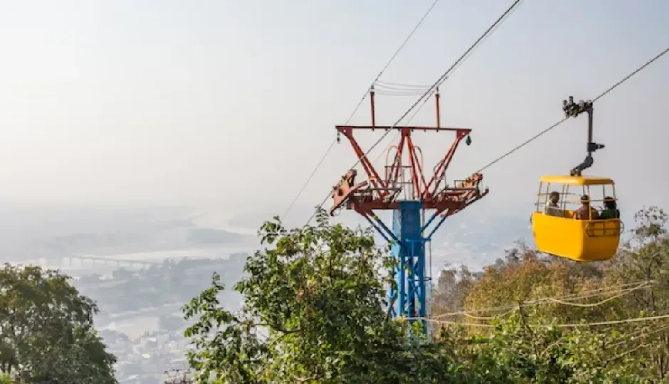 छत्तीसगढ़ में रोपवे हादसा: खल्लारी माता मंदिर में ट्रॉली का तार टूटा, महिला की मौत, 7 लोग घायल