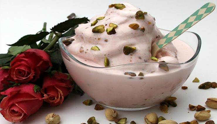 गर्मियों में ले घर पर बनी रोज़ आल्मंड आइस्क्रीम का स्वाद #Recipe