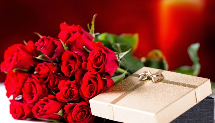 Valentine Week Special: रोज़ डे को इस तरह बनाइए स्पेशल, दिल को छू जाएँगे आपके ये तरीके 