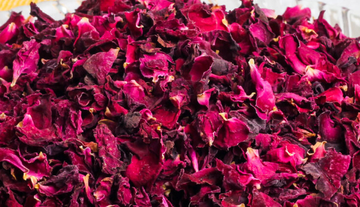 benefits of rose for skin,rose water for skin,rose oil skincare,rose petal face mask,natural rose beauty remedies,diy rose skincare,rose for glowing skin,rose anti-aging properties,rose hydration benefits,rose water toner benefits,rose and honey face mask,rose petal scrub,rose for acne treatment,rose skin soothing,rose extract for skincare