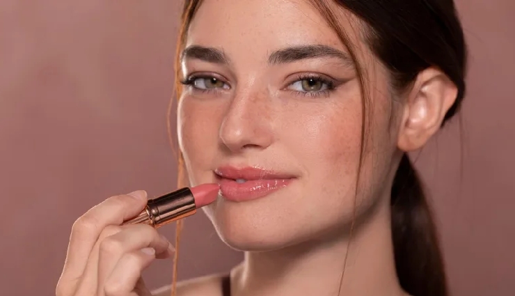 summer lipstick trends,matte lipstick summer,long-lasting lipstick,best summer lipsticks,moisture-rich lipstick,elle 18 lipstick,summer makeup tips,lipstick for oily skin,summer beauty trends