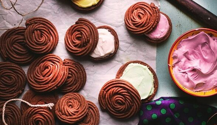 Recipe- Homemade Coffee Flavor Rose Spritz Sandwich Cookies 