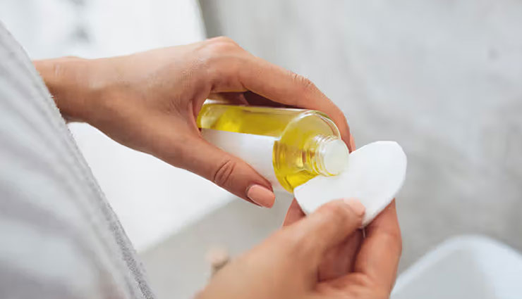 rosehip oil benefits,health benefits of rosehip oil,rosehip oil for skin,rosehip oil for hair,rosehip oil anti-aging,rosehip oil for acne,rosehip oil for scars,rosehip oil for glowing skin,rosehip oil for hydration,rosehip oil nutrients,natural skincare with rosehip oil