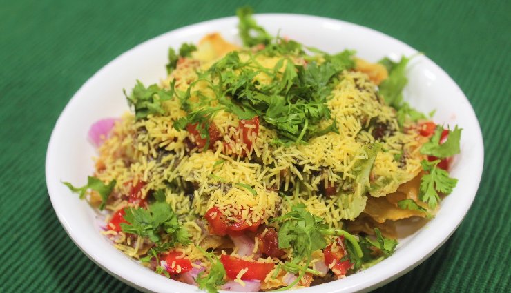 leftover roti recipes,recipes with leftover roti,creative ways to use roti,roti chaat recipe,roti pizza recipe,roti chips recipe,roti upma recipe,roti rolls recipe,indian snack recipes,healthy snack ideas with roti