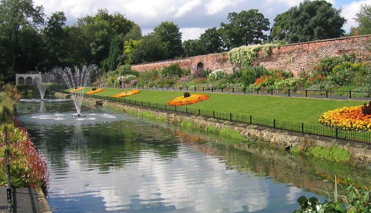 largest city parks in england,england biggest urban parks,urban green spaces in england,expansive city parks in the uk,green oases in english cities,england vast urban green areas,iconic city parks in england,recreational parks in english cities,england urban natural retreats,exploring city parks in england