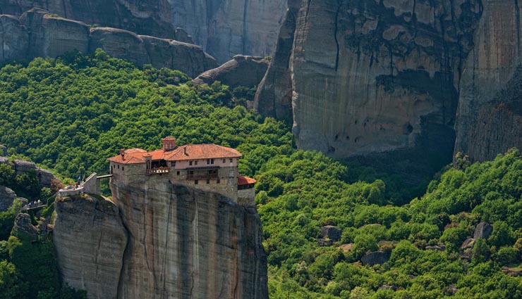 5 strangest places were people own house will shock you,roussanou monastery,greece,hanging monastery,china,setenil de las bodegas,spain,al azra,yemen,cappadocia,turkey