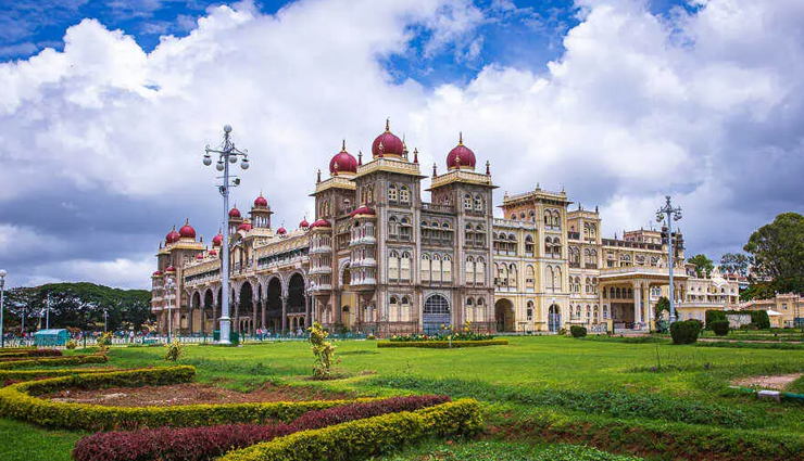 जीवन में एक बार जरूर करें भारत के इन शाही महलों का दीदार, देखते रह जाएंगे खूबसूरती 