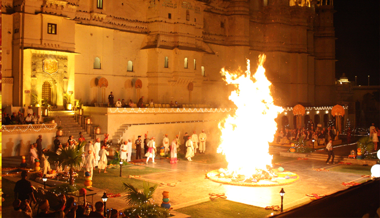 holi,types of holi,types of holi in india,phoolon ki holi,vrindavan and pushkar,royal holi,udaipur,lathmar holi,uttar pradesh,shigmo,goa,rang panchami,maharashtra,hola mohalla,punjab,dola utsav,odisha,travel,holi special