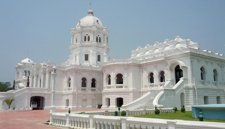 royal palaces of india,must-visit palaces india,beautiful palaces in india,india royal palaces tourism,visit indian palaces,stunning indian palaces,india palace travel guide,royal palace holiday india,indian palace tourism spots,famous palaces in india,indian palace travel destinations,top palaces to visit in india,royal palaces travel india,india palace tourism guide,explore indian royal palaces