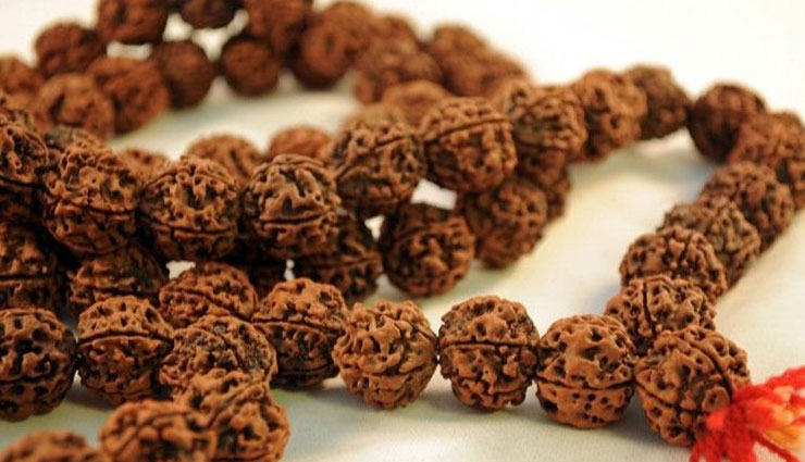 आपकी हर मनोकामना को पूर्ण करती है इस प्रकार धारण की गई रुद्राक्ष की माला