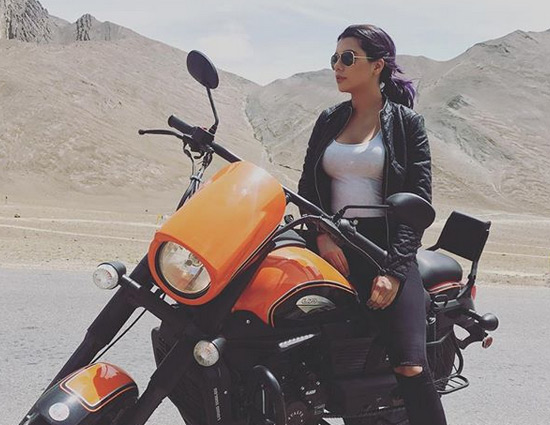 PICS Madhur Bhandarkar Calendar Girl Ruhi Dilip Singh Instagram Pics Went Viral