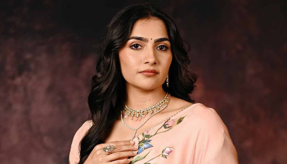 2 News : ‘कांतारा चैप्टर 1’ की एक्ट्रेस कंफर्म, ऋषभ ने शेयर किया पोस्टर, गुरमीत-देबिना ने लिया प्रेमानंद जी का आशीर्वाद