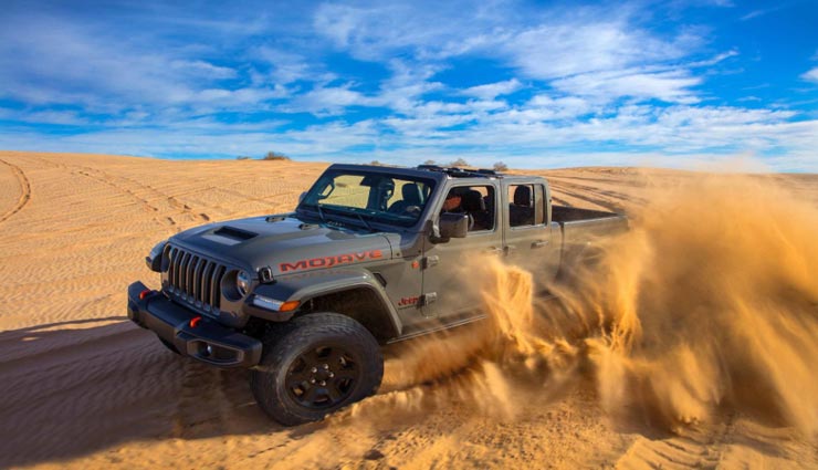 बीकानेर : रेतीले धोरों में दिखा रोमांच, पचास से ज्यादा गाड़ियों ने दिखाया हूनर