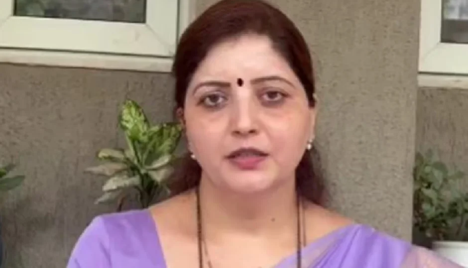 रूपाली चाकणकर ने NCP महिला प्रदेश अध्यक्ष पद से इस्तीफा दिया, अशोक खरात विवाद के बीच उठाया कदम रूपाली चाकणकर ने NCP महिला प्रदेश अध्यक्ष पद से इस्तीफा दिया, अशोक खरात विवाद के बीच उठाया कदम