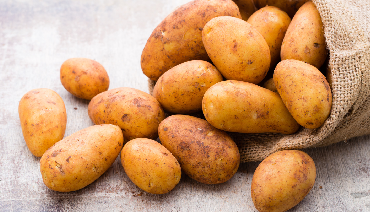 baked potato wedges,crispy potato wedges,restaurant-style potato wedges,homemade potato wedges,easy baked wedges,oven-baked fries,crispy baked potatoes,best potato wedges recipe,healthy potato wedges,seasoned potato wedges