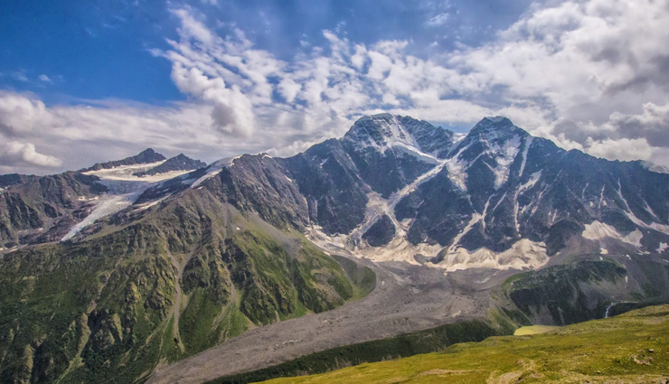 russia,places to visit in russia,tourist attraction in russia,st sophia cathedral,suzdal kremlin,saint basils cathedral,hermitage museum,mount elbrus,moscow kremlin