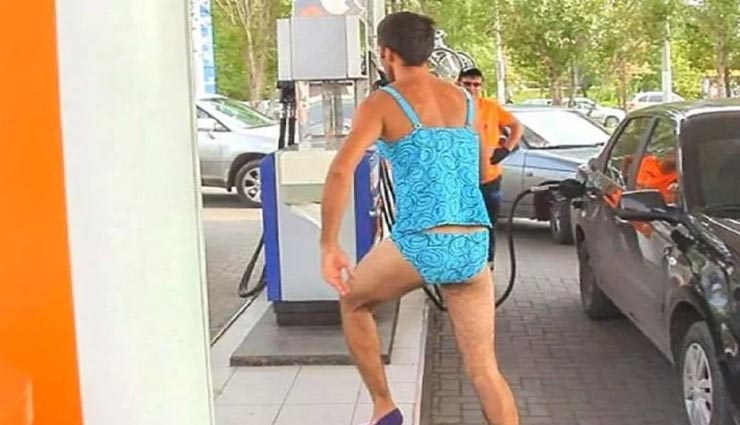 weird news,weird incident,russia,men in bikini,free fuel