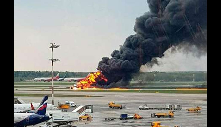 इमर्जेंसी लैंडिंग के दौरान सुखोई सुपरजेट में लगी आग, 41 लोगों की मौत