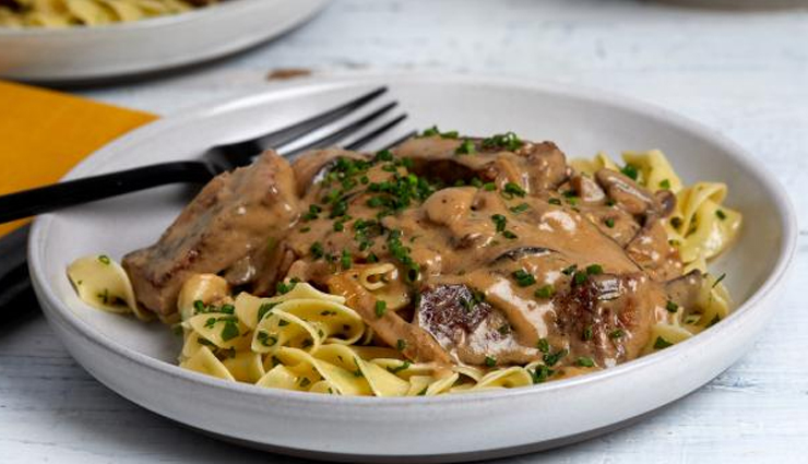 traditional russian cuisine,russian cuisine,pelmeni,borscht,blini,kotleti,beef stroganoff