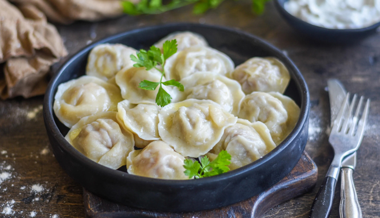 russian cuisines,must try russian cuisines,pelmeni,borscht,blini,kotleti,beef stroganoff
