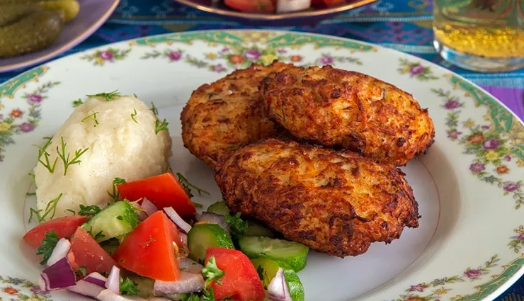 russian cuisines,must try russian cuisines,traditional russian cuisines,pelmeni,borscht,blini,kotleti,beef stroganoff,mushroom julienne