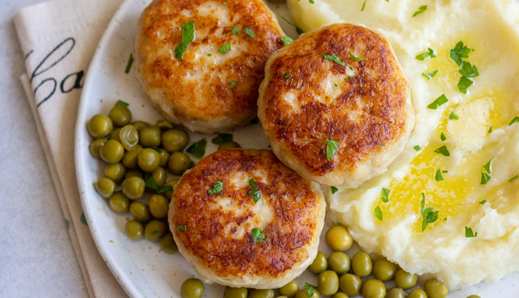 russian cuisines,must try russian cuisines,pelmeni,borscht,blini,kotleti,beef stroganoff