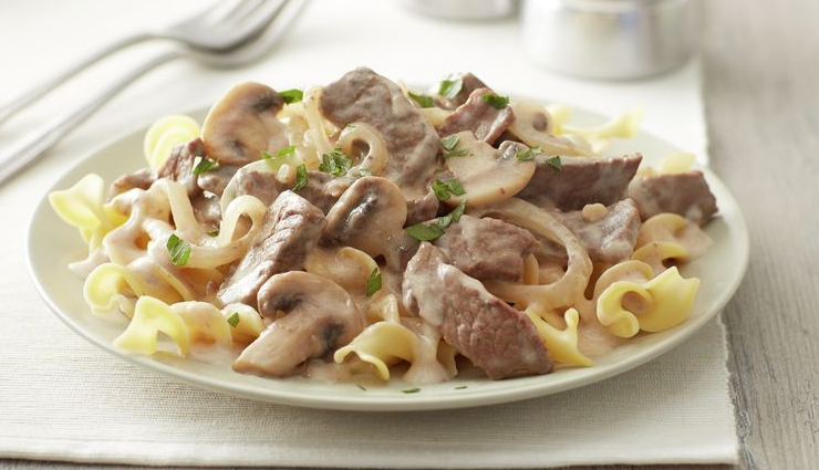 russian cuisines,must try russian cuisines,traditional russian cuisines,pelmeni,borscht,blini,kotleti,beef stroganoff,mushroom julienne