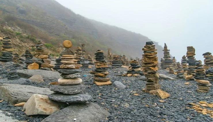 आखिर क्यों बनाया जाता हैं यहां हर किसी के द्वारा पत्थर का टावर