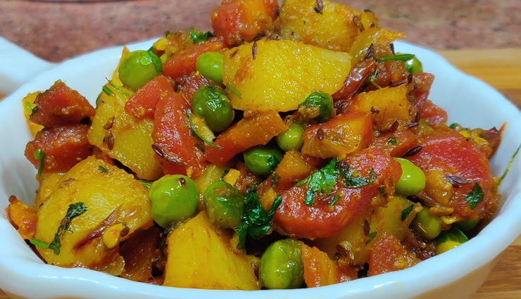 Recipe- Punjabi Style Aloo Gajar Matar Sabzi
