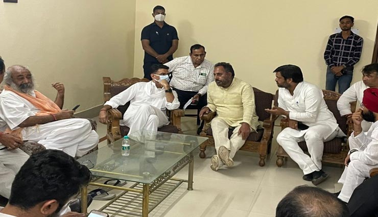 रात भर हिरासत में रहने के बाद सचिन पायलट और प्रमोद कृष्णम हुए रिहा, नहीं जाने दिया गया लखीमपुर खीरी