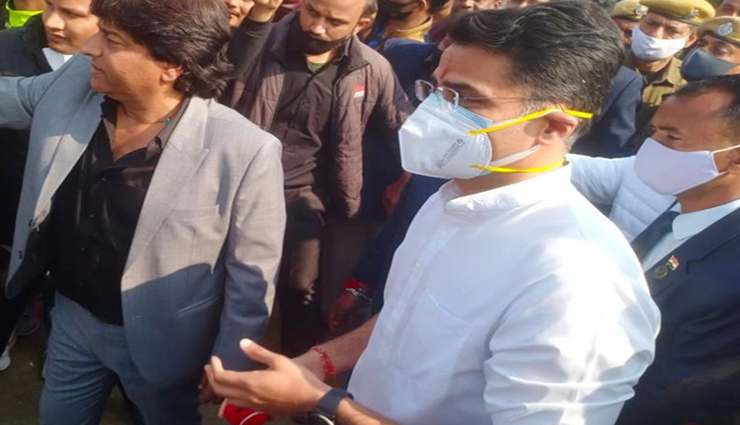 रविवार को हुआ जयपुर क्रिकेट लीग का रंगारंग आगाज, सचिन पायलट की बॉल पर महेश जोशी ने लगाया जोरदार शॉट 