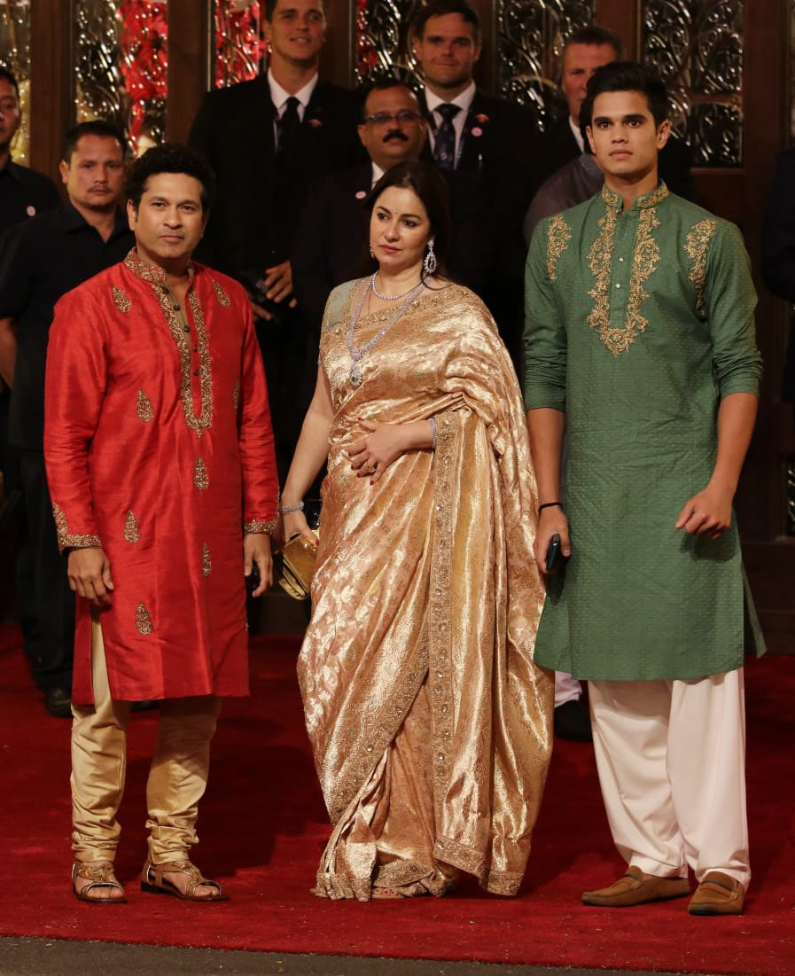 isha ambani-anand piramal wedding,isha ambani,marriage photos,anand piramal,mukesh ambani,sachin tendulkar,harbhajan singh,ranveer singh,deepika padukone,priyanka chopra,nick jonas