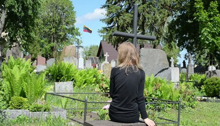 feeling of losing someone,5 things you feel when you lost someone,mates and me,relationship tips