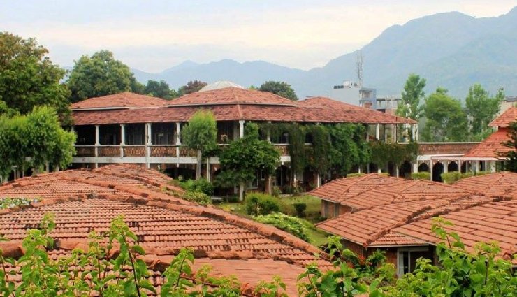 must visit places in rishikesh,top attractions in rishikesh,best spiritual places in rishikesh,adventure activities in rishikesh,rishikesh sightseeing spots,yoga and meditation in rishikesh,rishikesh temples to visit,adventure travel in rishikesh,best places for river rafting in rishikesh,rishikesh sacred sites and temples