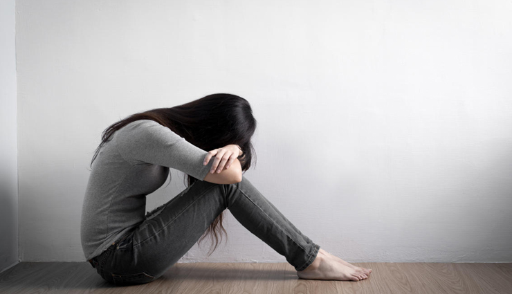 डिप्रेशन से जूझ रही महिलाओं में दिखाई देते हैं ये 10 लक्षण, पहचान कर पाए उचित इलाज 