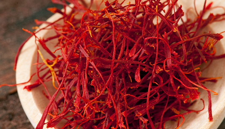 5 DIY Saffrom Face Packs To Get Clear Skin
