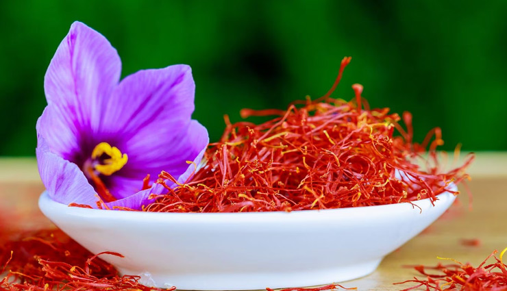 6 DIY Ways To Use Kesar and Honey for Skin and Hair