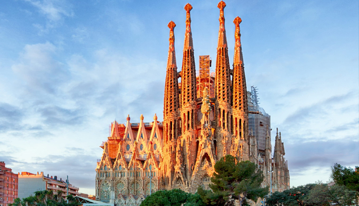 most incredible man made landmarks,list of most incredible man made landmarks,palace of westminster,eiffel tower,statue of liberty,taj mahal,petra,machu pichu,rome colosseum,burj kalifa,osaka castle,sydney opera house,sagrada familia,travel,holidays,travel guide